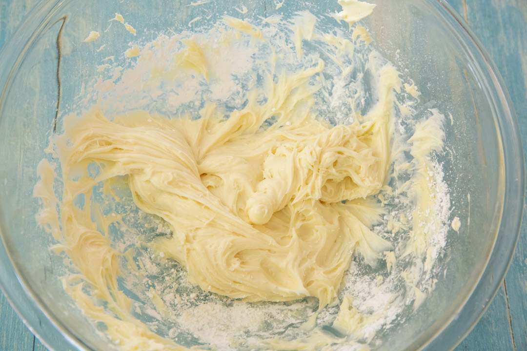 Cream cheese frosting in a bowl.